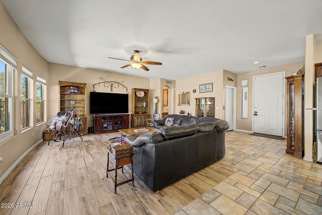 Image 17 of property listing at 931 E ECHO Circle, Apache Junction, AZ 85119
