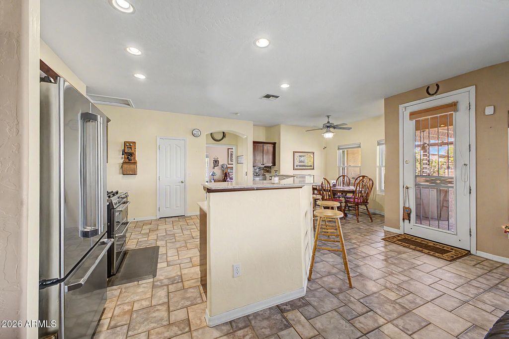 Image 21 of property listing at 931 E ECHO Circle, Apache Junction, AZ 85119
