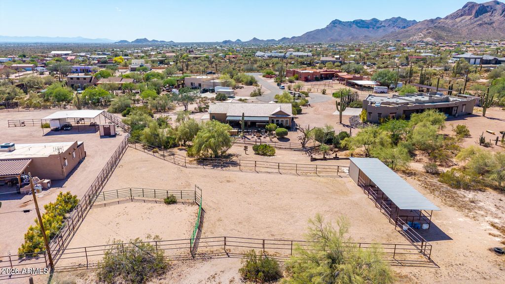 Image 3 of property listing at 931 E ECHO Circle, Apache Junction, AZ 85119