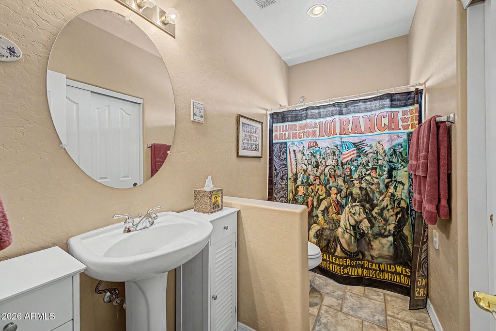 Image 36 of property listing at 931 E ECHO Circle, Apache Junction, AZ 85119