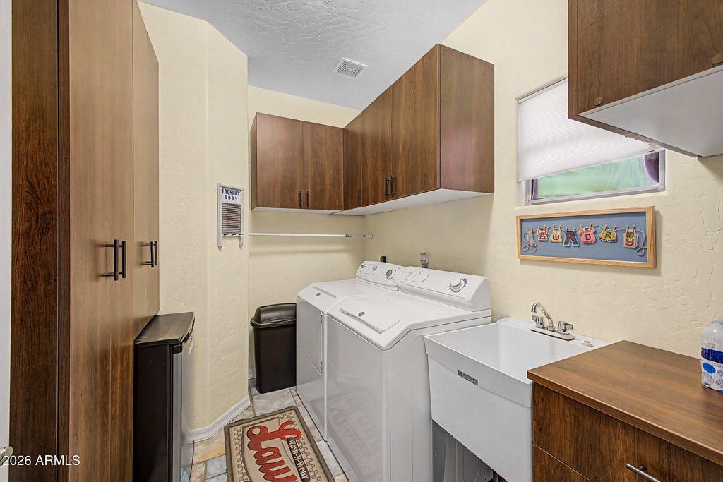 Image 37 of property listing at 931 E ECHO Circle, Apache Junction, AZ 85119