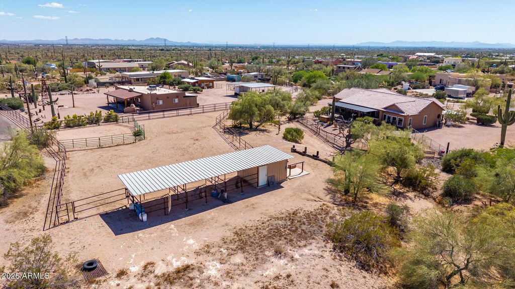 Image 4 of property listing at 931 E ECHO Circle, Apache Junction, AZ 85119