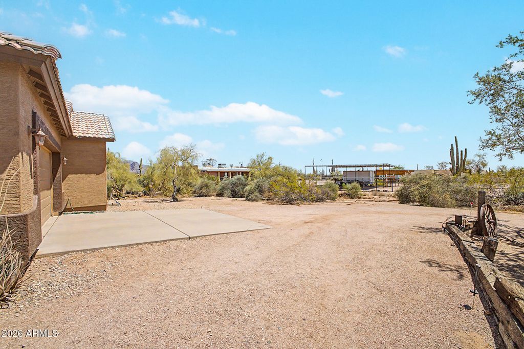 Image 44 of property listing at 931 E ECHO Circle, Apache Junction, AZ 85119