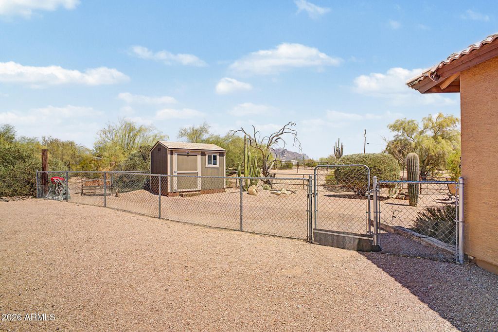 Image 46 of property listing at 931 E ECHO Circle, Apache Junction, AZ 85119