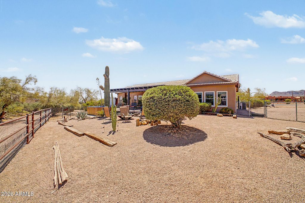 Image 56 of property listing at 931 E ECHO Circle, Apache Junction, AZ 85119