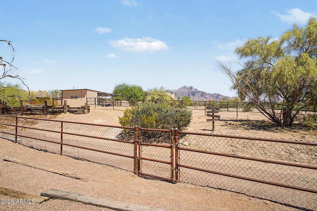 Image 59 of property listing at 931 E ECHO Circle, Apache Junction, AZ 85119