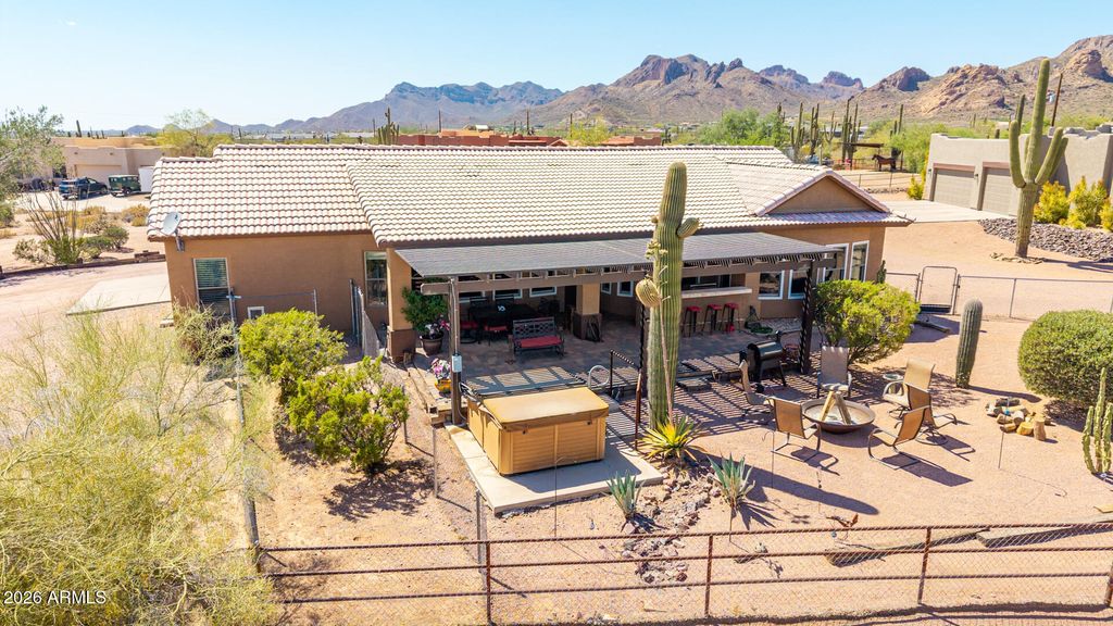Image 6 of property listing at 931 E ECHO Circle, Apache Junction, AZ 85119