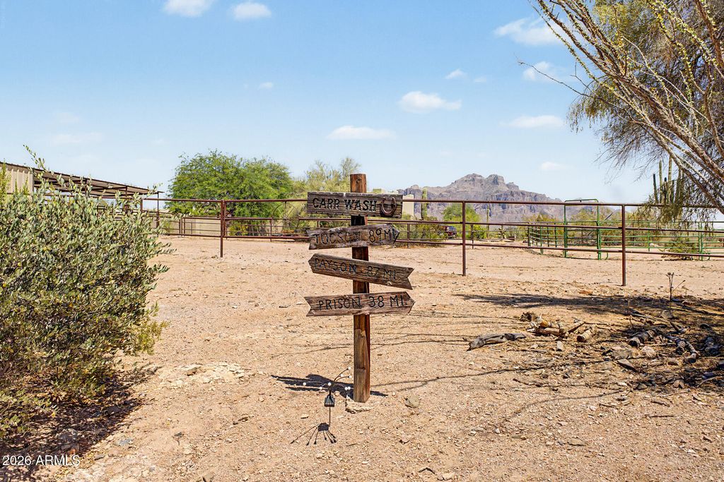 Image 60 of property listing at 931 E ECHO Circle, Apache Junction, AZ 85119