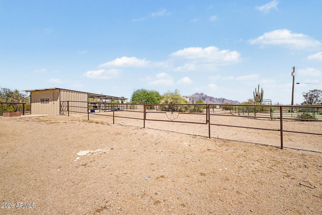 Image 61 of property listing at 931 E ECHO Circle, Apache Junction, AZ 85119