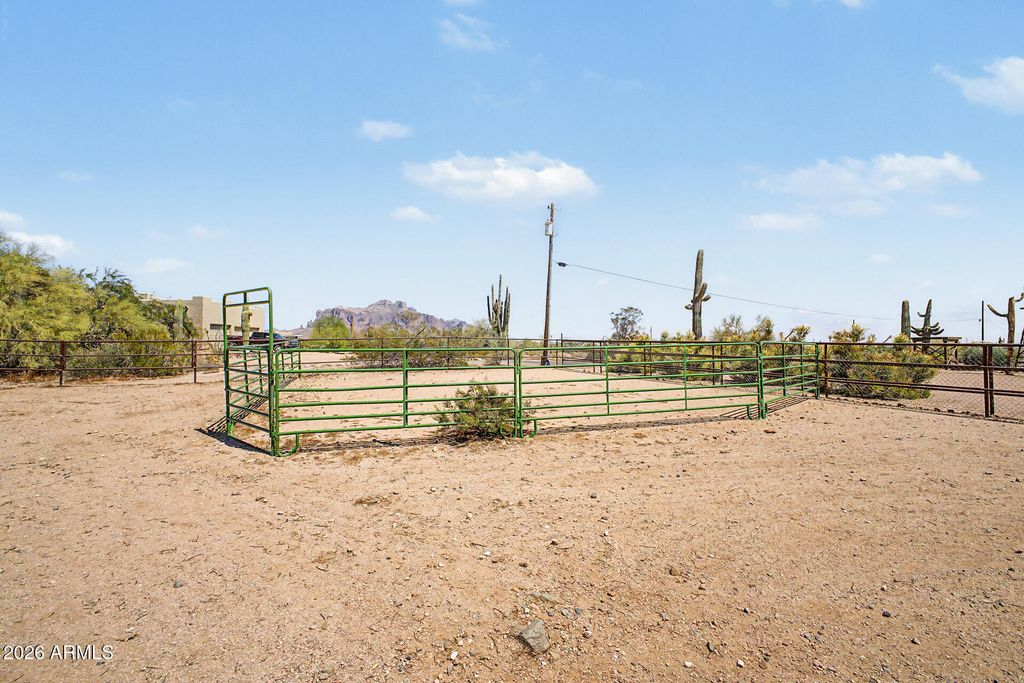 Image 65 of property listing at 931 E ECHO Circle, Apache Junction, AZ 85119