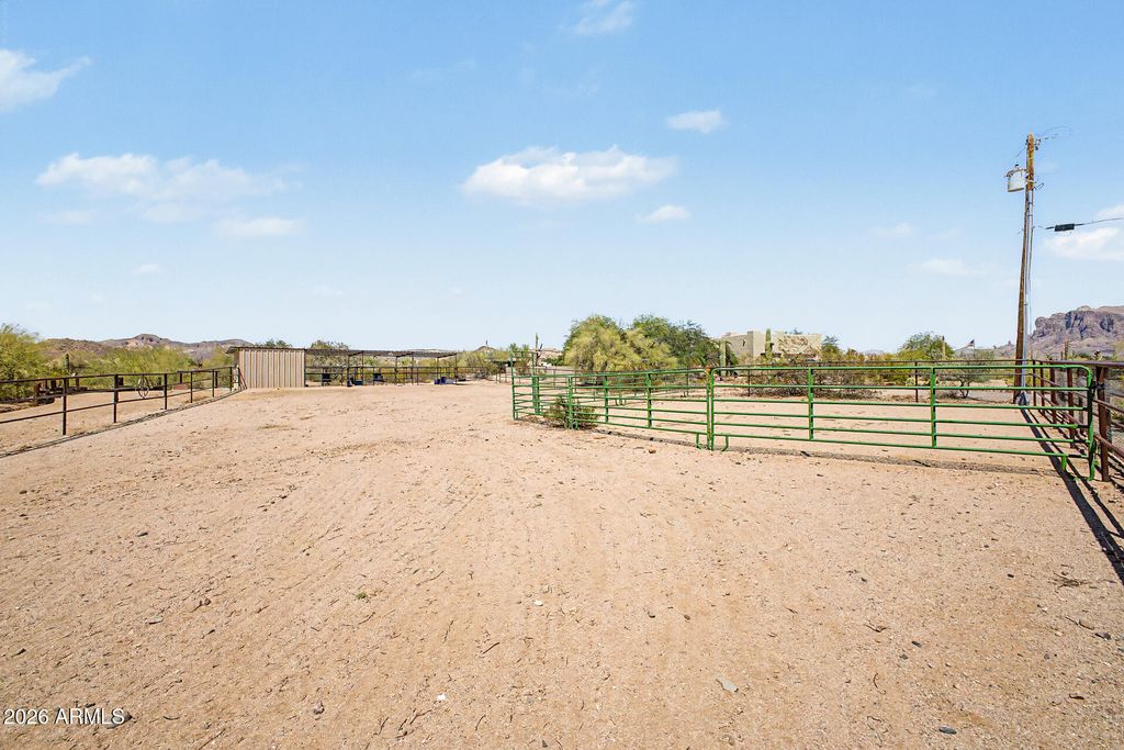 Image 66 of property listing at 931 E ECHO Circle, Apache Junction, AZ 85119