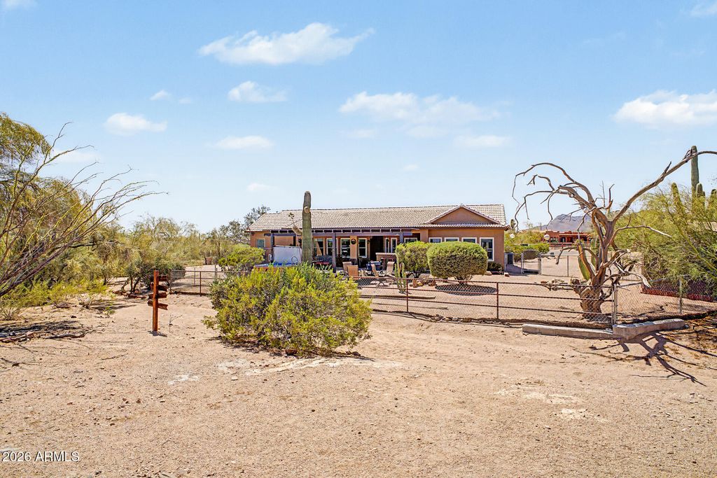 Image 68 of property listing at 931 E ECHO Circle, Apache Junction, AZ 85119