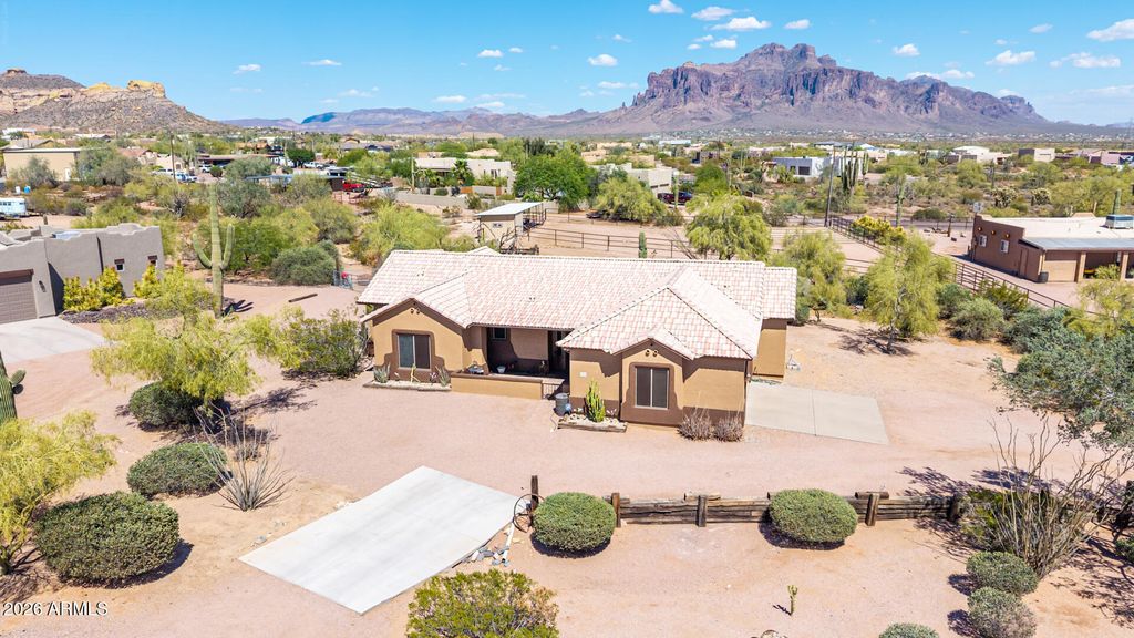 Image 70 of property listing at 931 E ECHO Circle, Apache Junction, AZ 85119