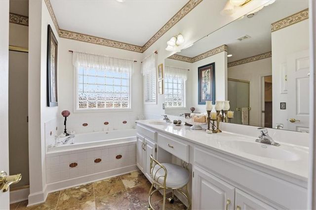 19104 Autumn Lane, Pleasant Hill, MO 64080