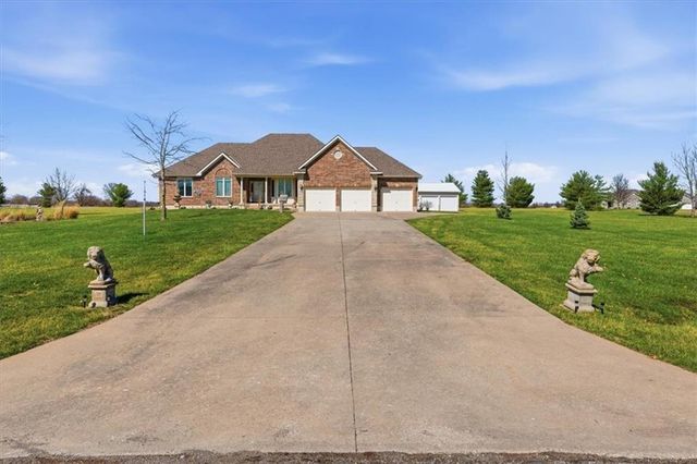 19104 Autumn Lane, Pleasant Hill, MO 64080