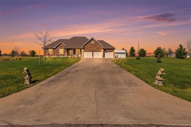19104 Autumn Lane, Pleasant Hill, MO 64080