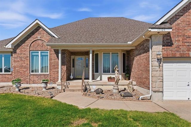 19104 Autumn Lane, Pleasant Hill, MO 64080