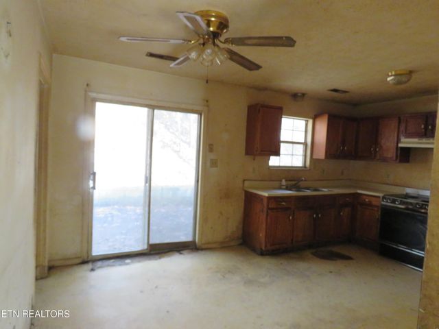 146 Park Place, Harriman, TN 37748