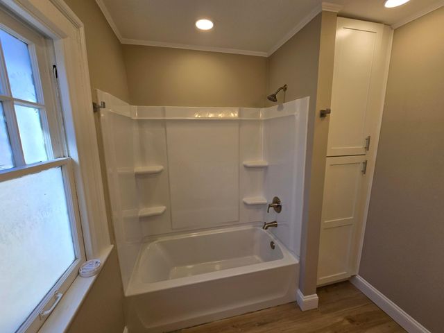 2570 E 5th Avenue, Columbus, OH 43219