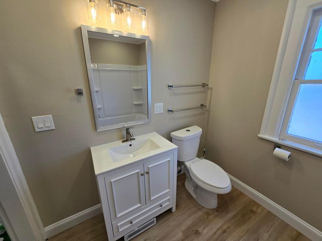 2570 E 5th Avenue, Columbus, OH 43219