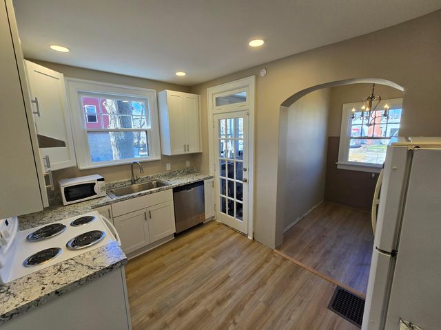 2570 E 5th Avenue, Columbus, OH 43219