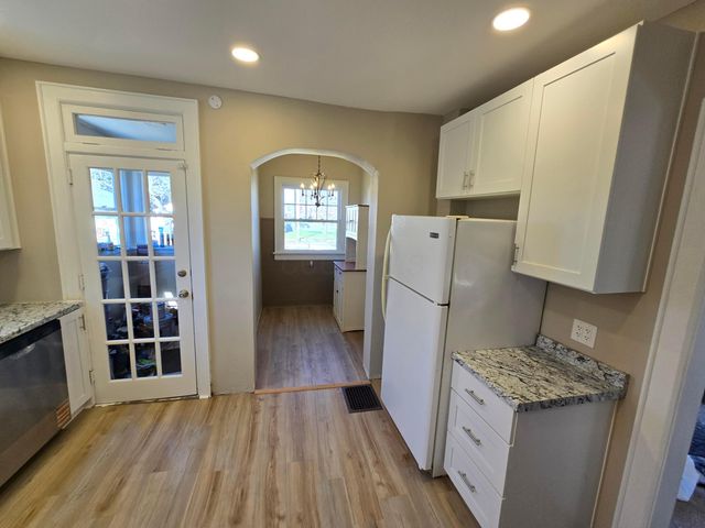 2570 E 5th Avenue, Columbus, OH 43219