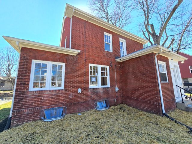 2570 E 5th Avenue, Columbus, OH 43219