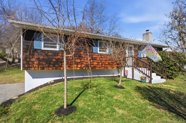 7 Woodland Circle, Hyde Park, NY 12538