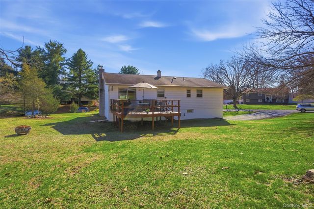 7 Woodland Circle, Hyde Park, NY 12538