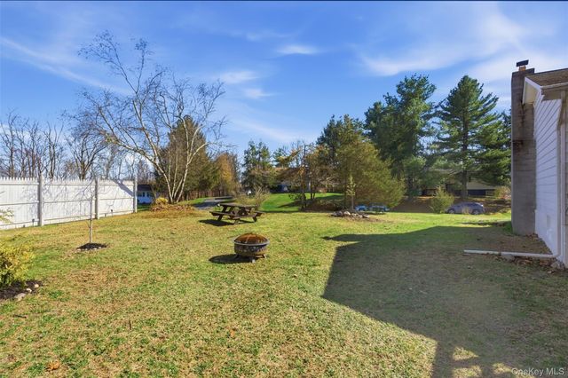 7 Woodland Circle, Hyde Park, NY 12538