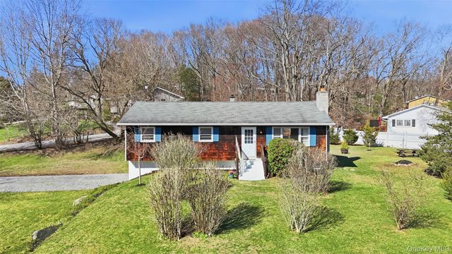 7 Woodland Circle, Hyde Park, NY 12538
