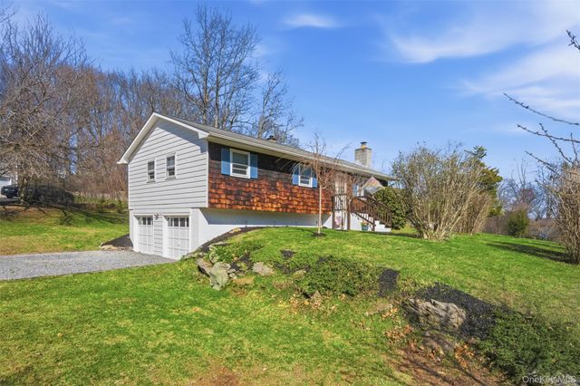 7 Woodland Circle, Hyde Park, NY 12538