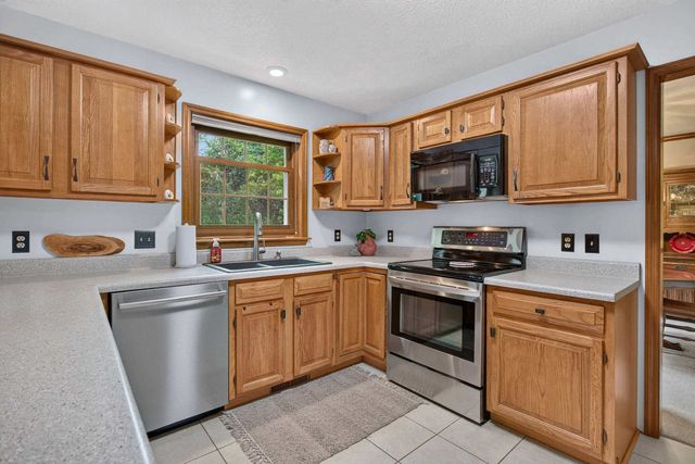 4621 Hamilton Drive, Davenport, IA 52807