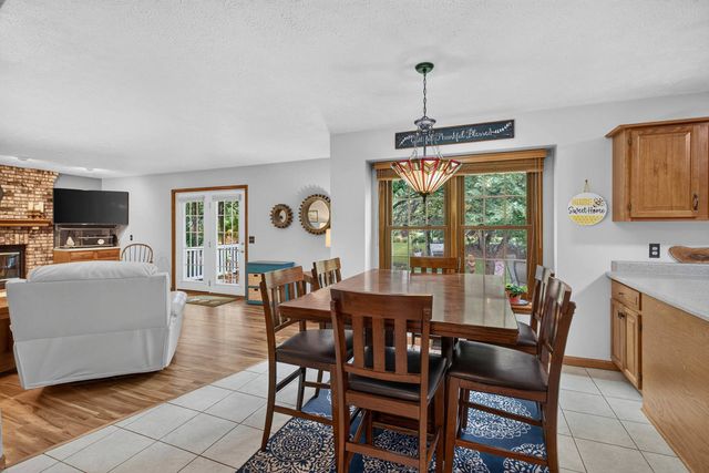 4621 Hamilton Drive, Davenport, IA 52807