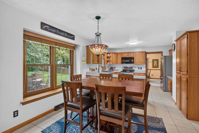 4621 Hamilton Drive, Davenport, IA 52807
