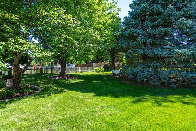 4621 Hamilton Drive, Davenport, IA 52807