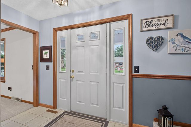 4621 Hamilton Drive, Davenport, IA 52807