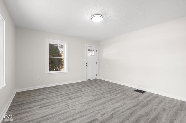 1640 Lawton Avenue, Columbus, IN 47201