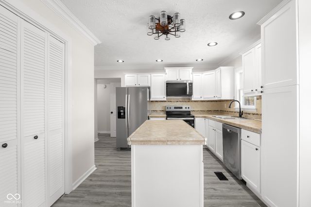 1640 Lawton Avenue, Columbus, IN 47201