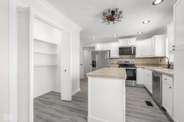 1640 Lawton Avenue, Columbus, IN 47201