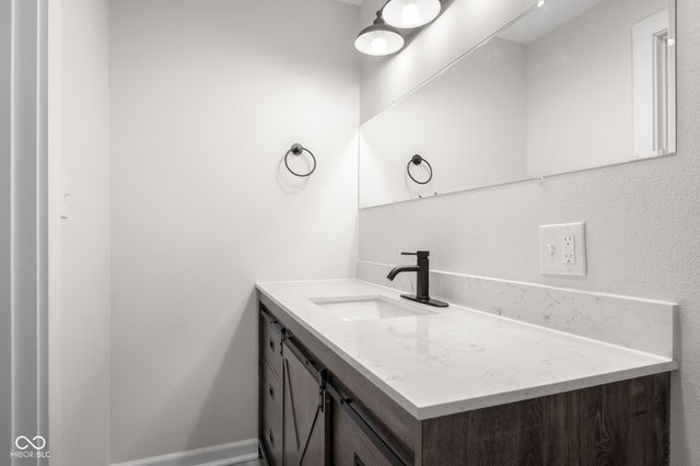 1640 Lawton Avenue, Columbus, IN 47201