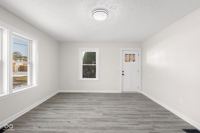 1640 Lawton Avenue, Columbus, IN 47201