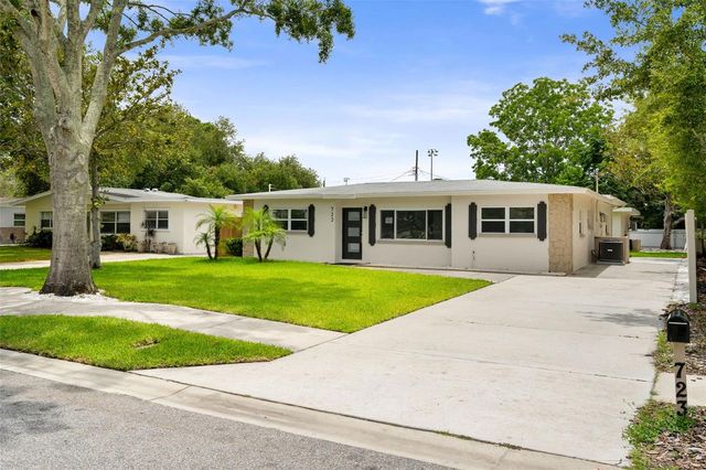 723 W BAYSHORE DRIVE, Tarpon Springs, FL 34689