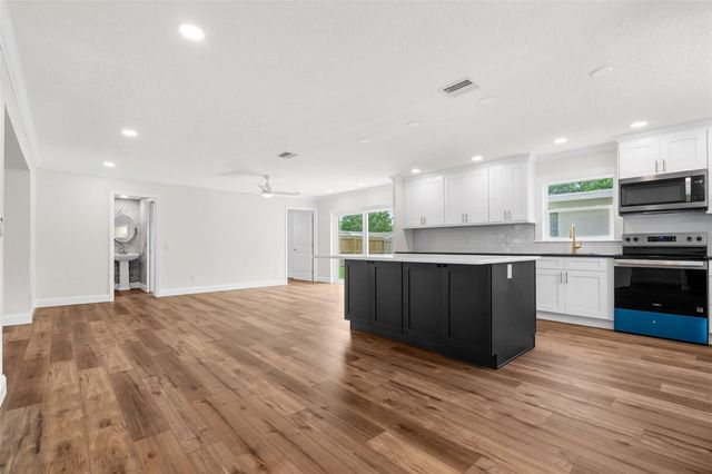 723 W BAYSHORE DRIVE, Tarpon Springs, FL 34689