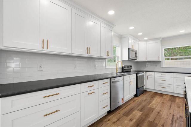 723 W BAYSHORE DRIVE, Tarpon Springs, FL 34689