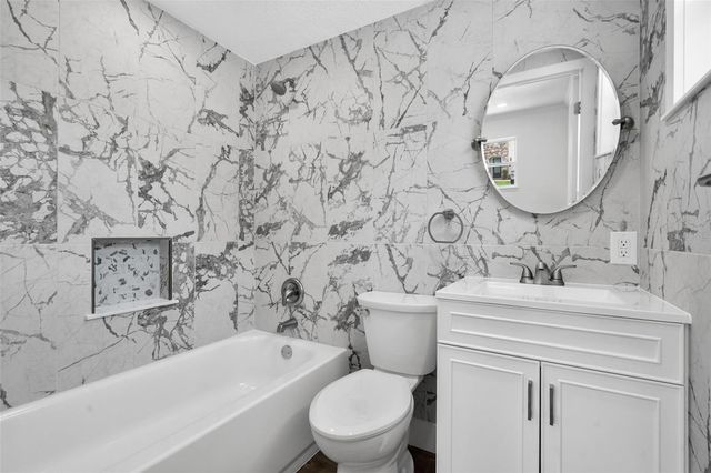 723 W BAYSHORE DRIVE, Tarpon Springs, FL 34689