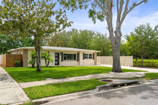 723 W BAYSHORE DRIVE, Tarpon Springs, FL 34689