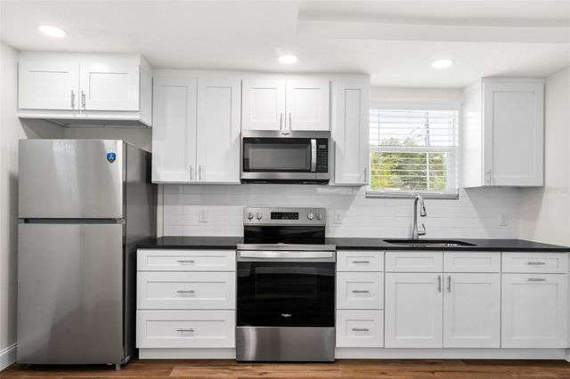 723 W BAYSHORE DRIVE, Tarpon Springs, FL 34689