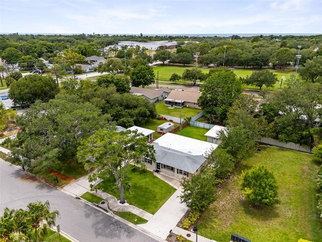 723 W BAYSHORE DRIVE, Tarpon Springs, FL 34689