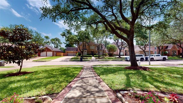 1323 Hillside Forest Drive, Sugar Land, TX 77479